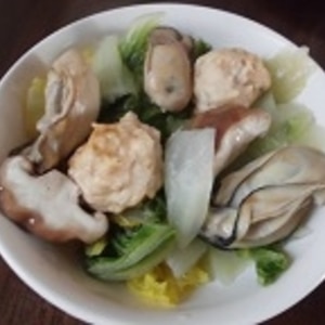 牡蠣と肉団子と野菜たっぷりスープ
